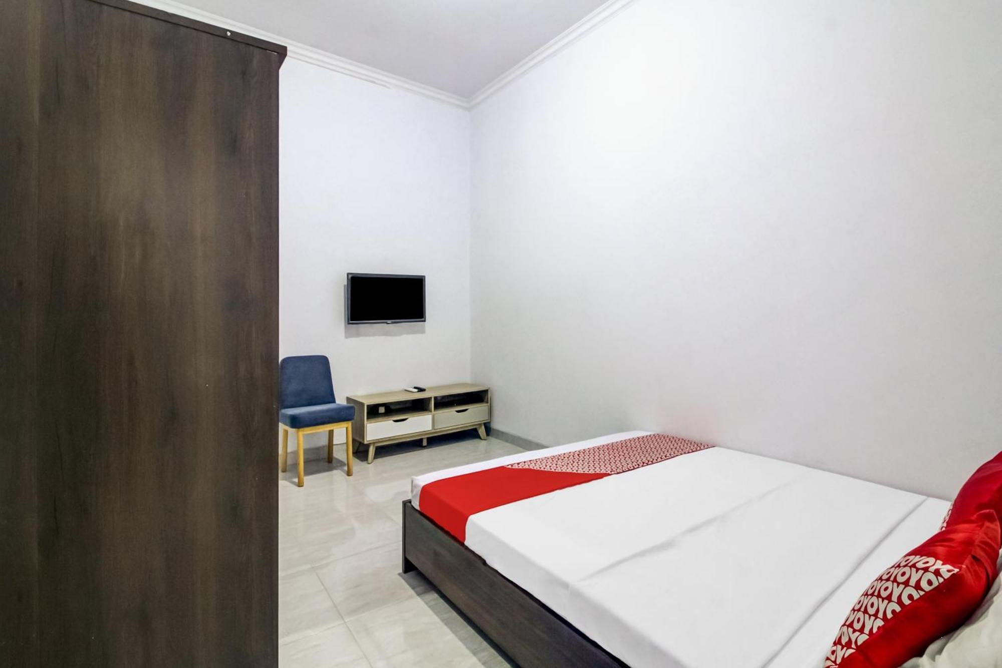 Oyo 91243 Bina Syariah Guest House Cirebon Eksteriør billede