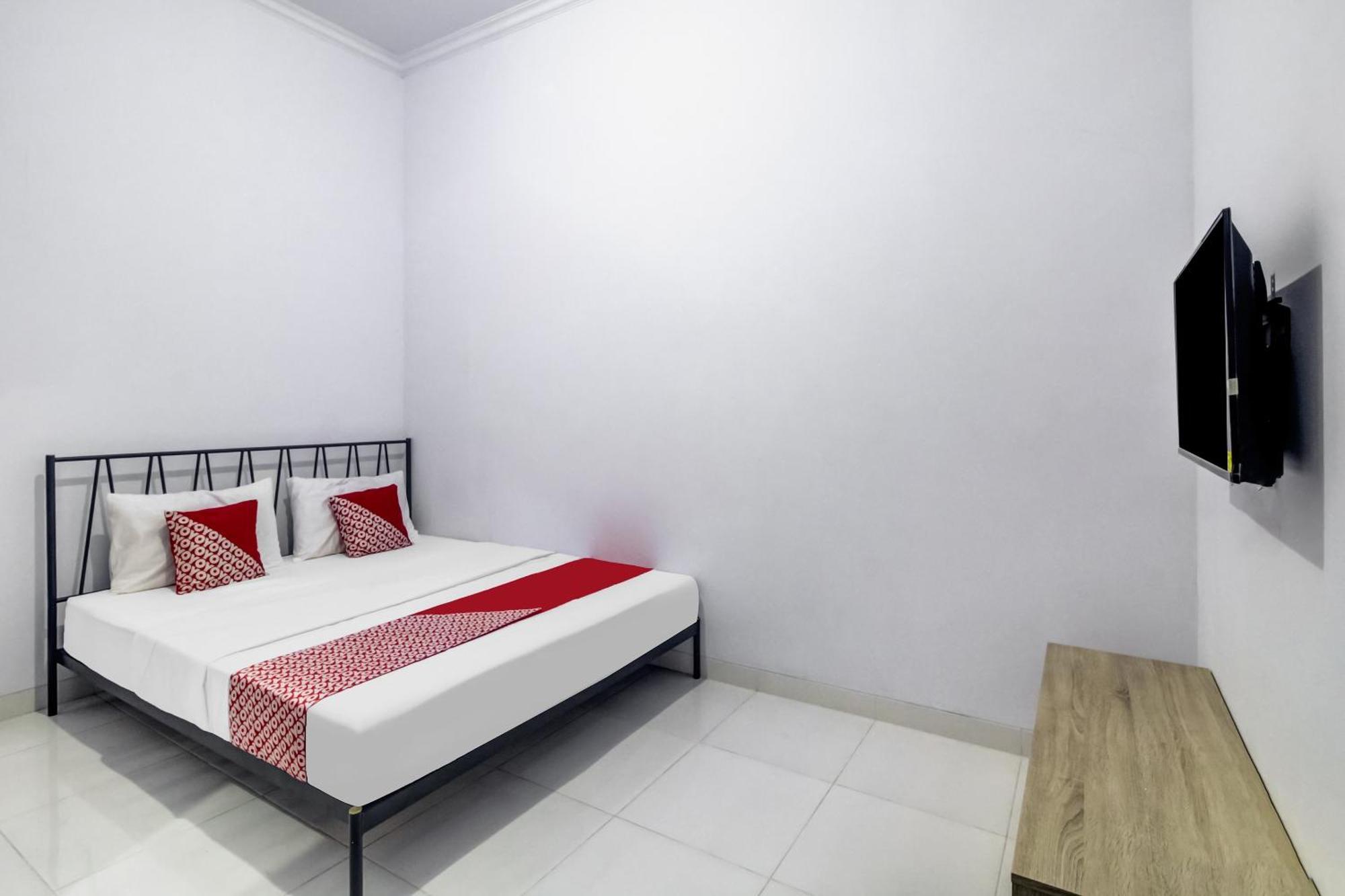 Oyo 91243 Bina Syariah Guest House Cirebon Eksteriør billede